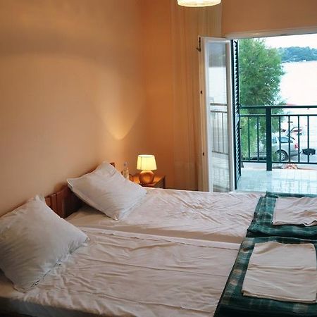 Waterfront Apartments Tisno Cameră foto