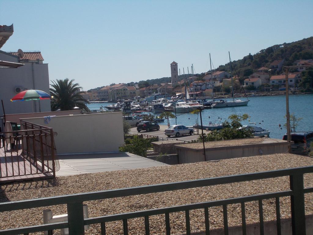 Waterfront Apartments Tisno Cameră foto